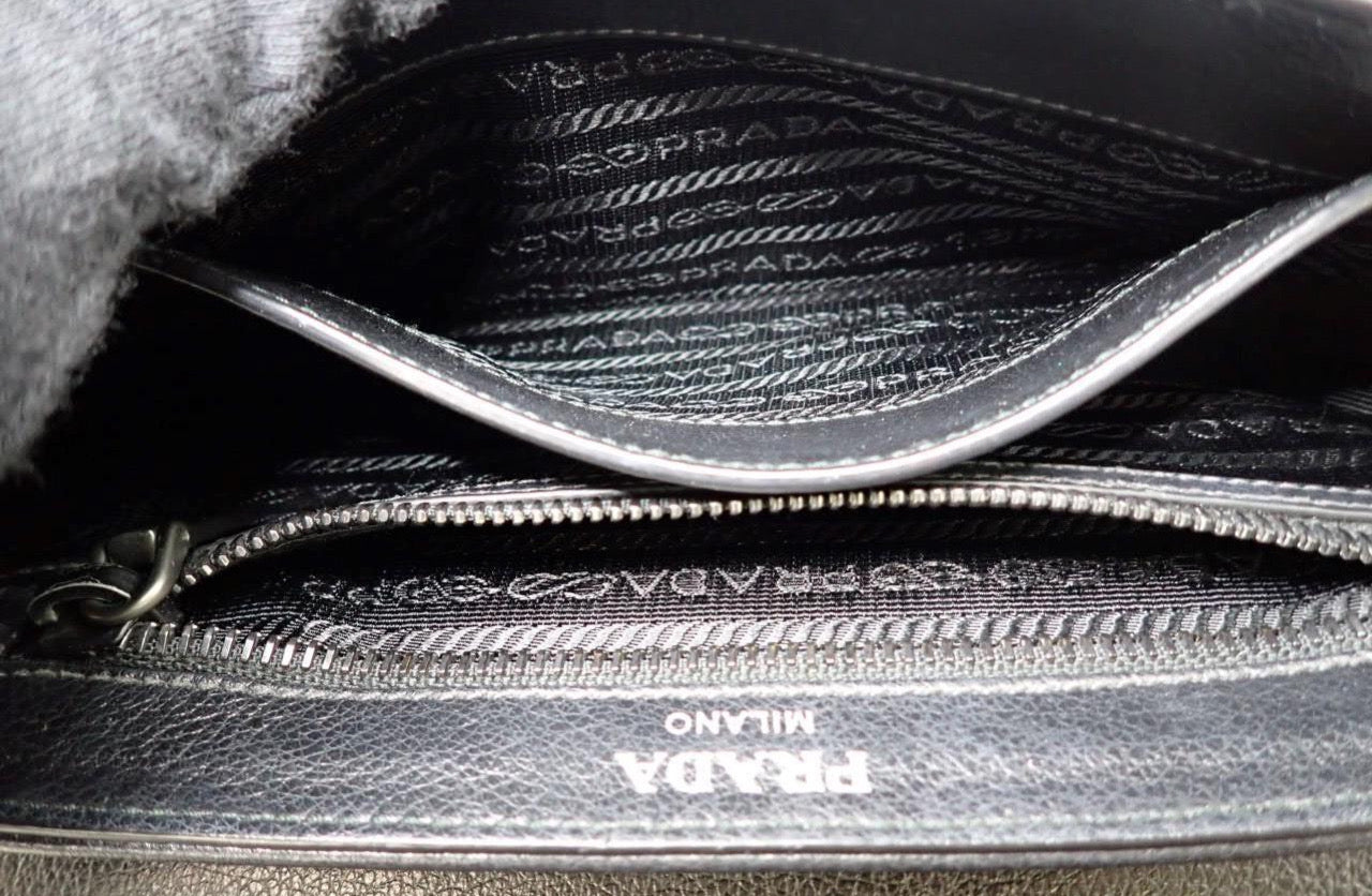 Bolso de hombro Prada Studded Glace