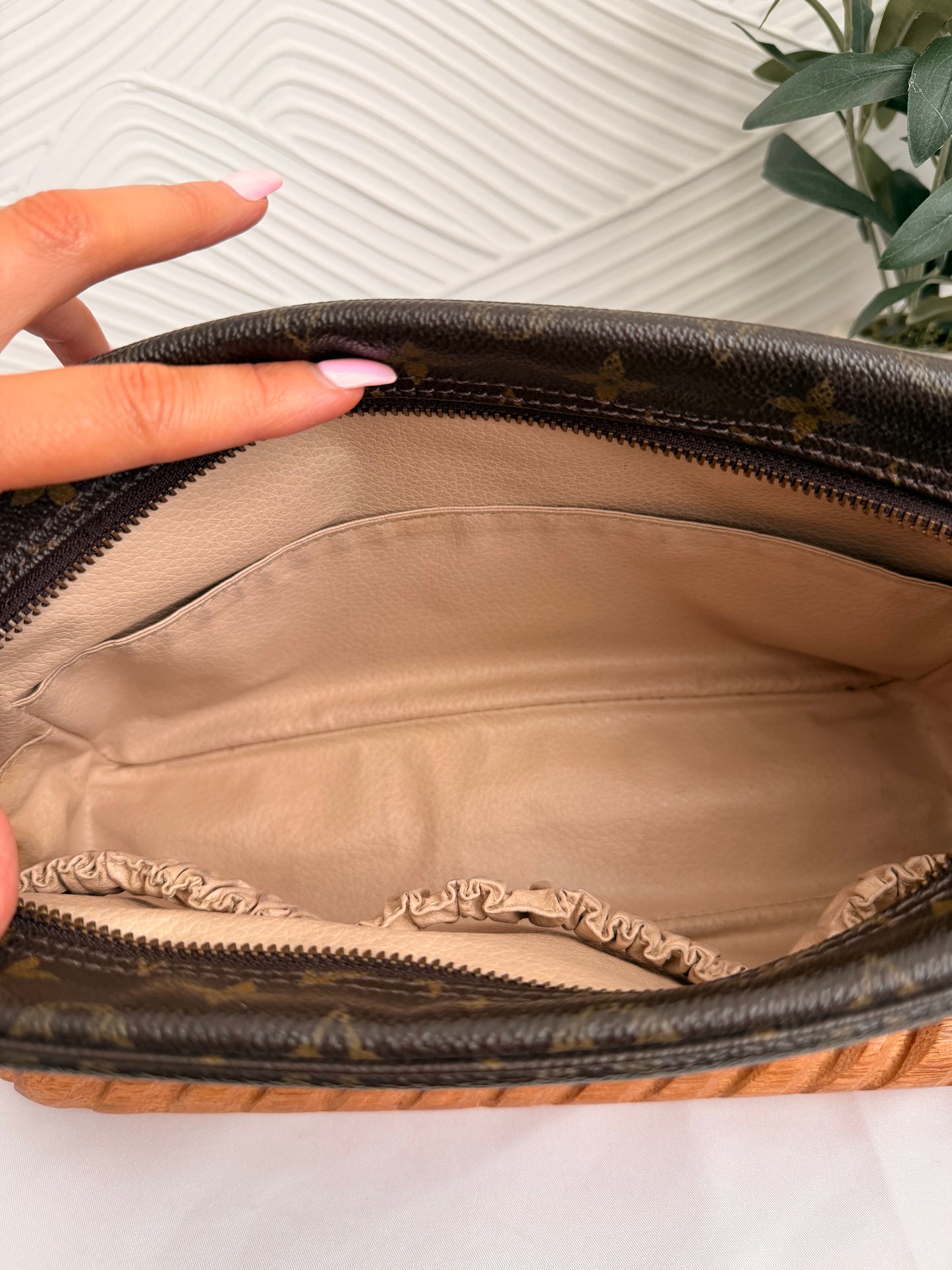 Louis Vuitton Trousse 28