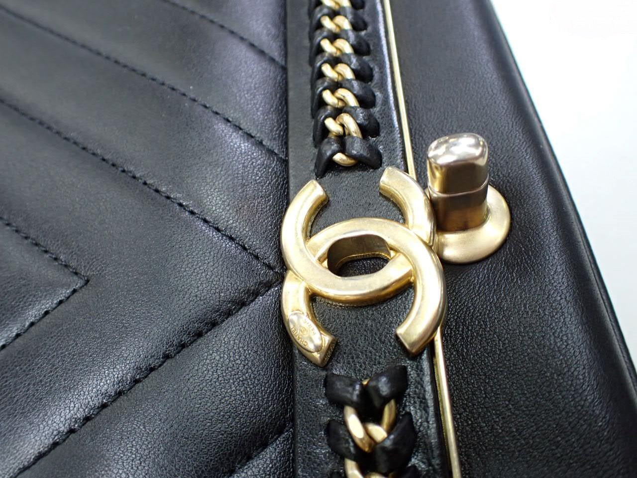 Chanel Black V Stitched Women's Shoulder Bag – ZK Luxe