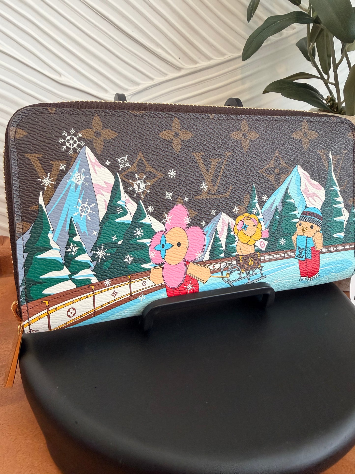 Louis Vuitton Limited Edition Vivienne Xmas Monogram Canvas Zippy Wallet