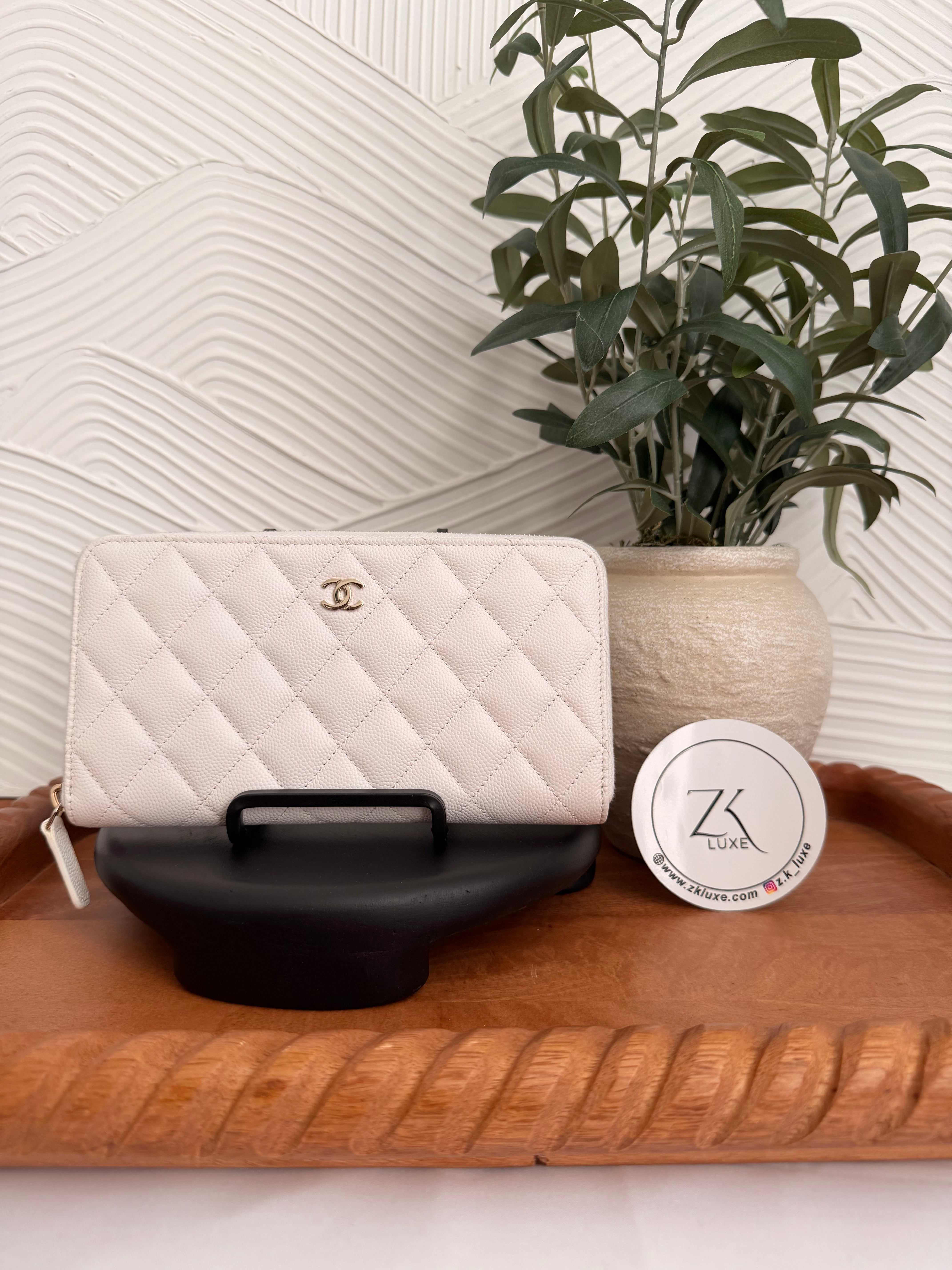 C*O様 CHANEL　長財布　ラウンドジップ　キルティング　白　ノベルティ Chanel Coco Mark Matelasse Leather Long Wallet – ZK Luxe